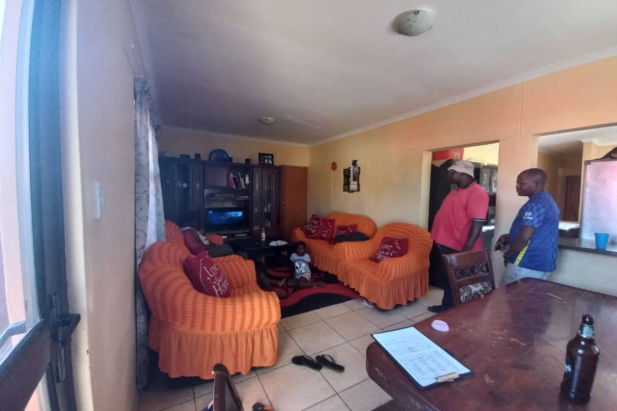 Kuisebmond, Walvis Bay:  Home with 3 Flats if for Sale - Photo 4