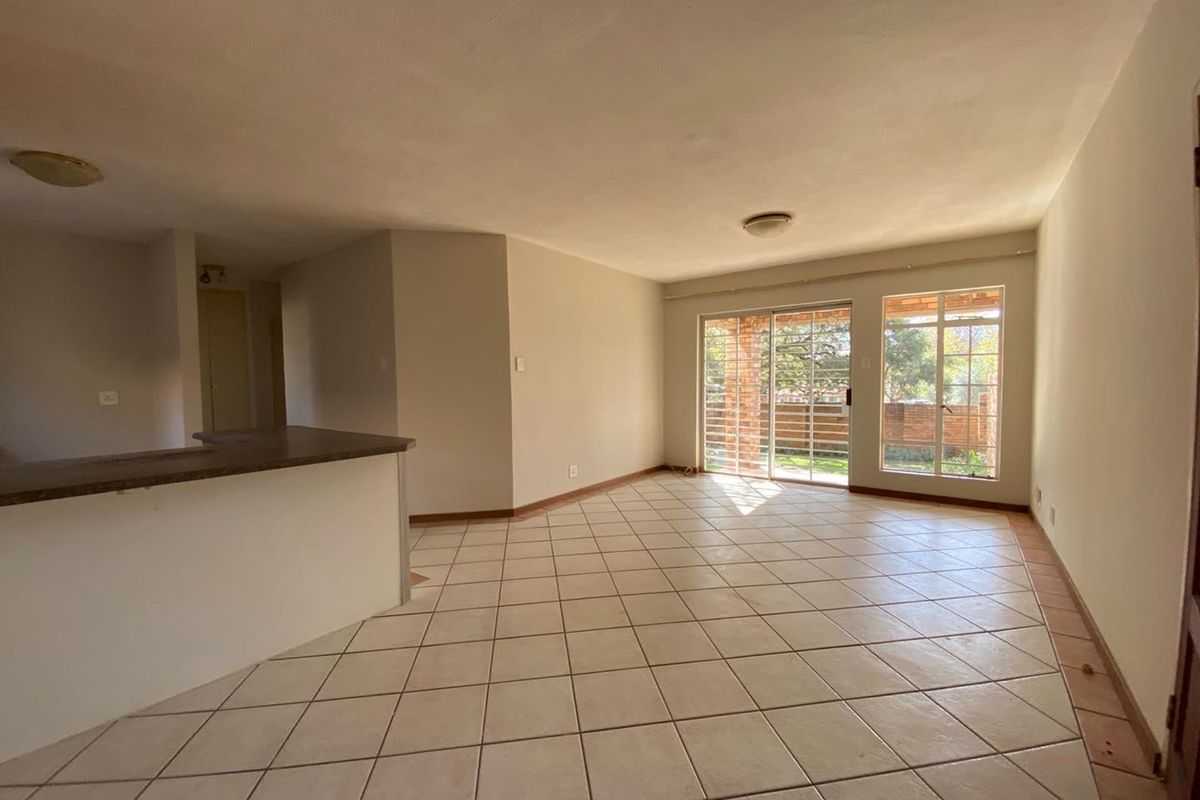 Charming 2-Bedroom Townhouse with Secure Parking & Garden - Photo 3