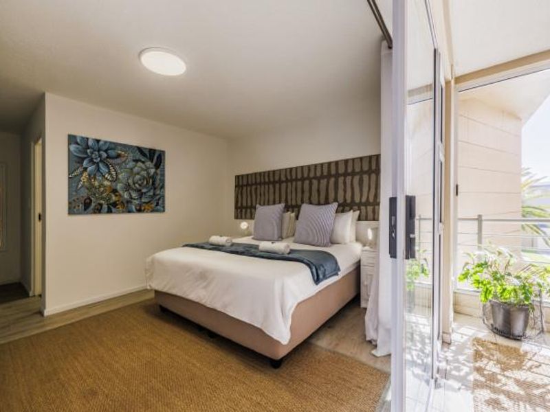 Beautiful Fully Furnished Apartment Close to the Beach & Mole - Photo 9