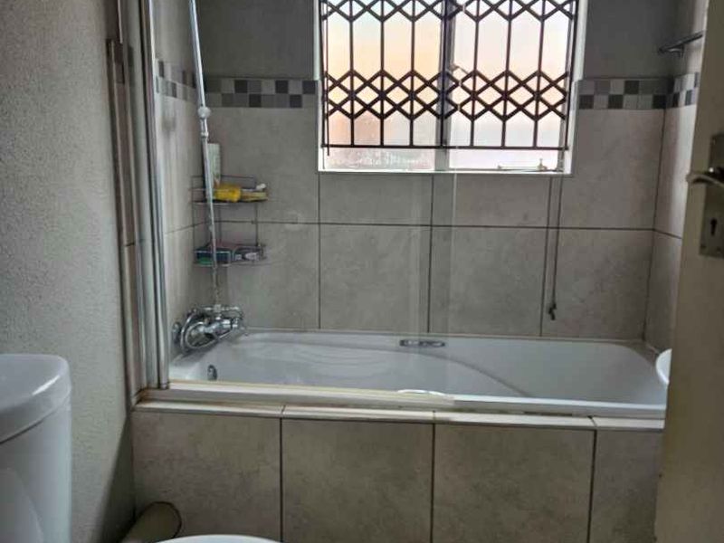 3 bedroom town house for sale - Photo 10
