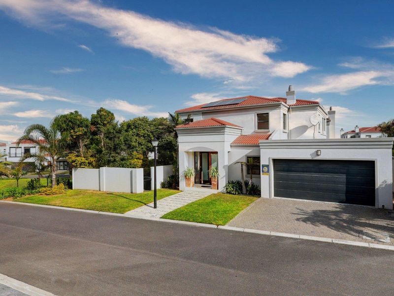 Central location! Secure! Set on large plot! - Photo 1