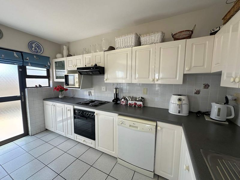 4 Bedroom Townhouse  – Prime CBD Location - Photo 6