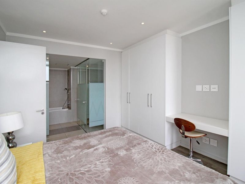 A GORGEOUS TWO BEDROOM UNFURNISHED APARTMENT - Photo 10