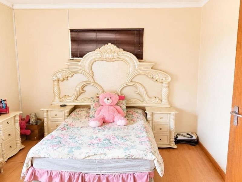 SPACIOUS 3-BEDROOM FAMILY HOME FOR SALE IN KWAGGASRAND! - Photo 10
