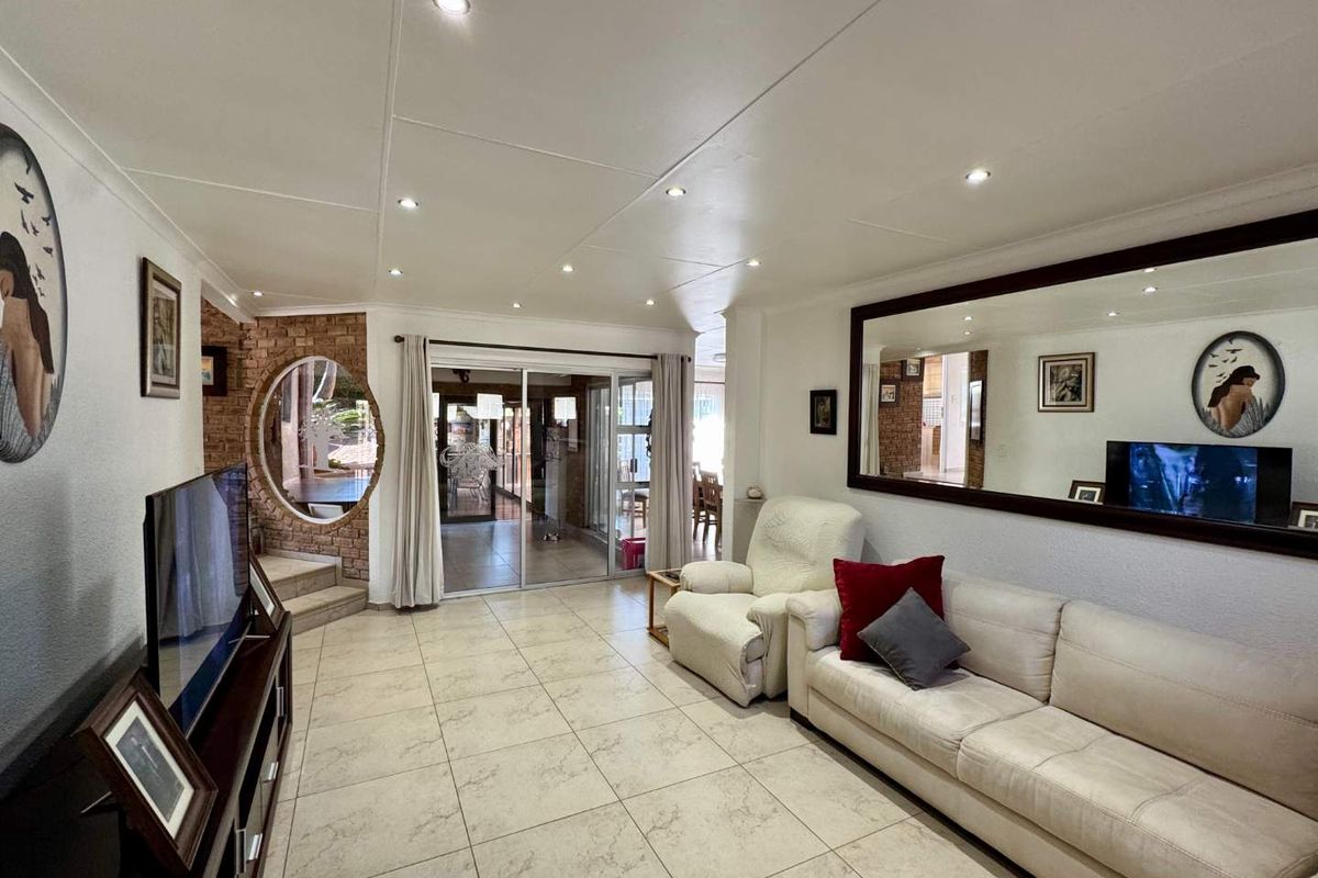 Stunning Family Home in Rangeview - Photo 4