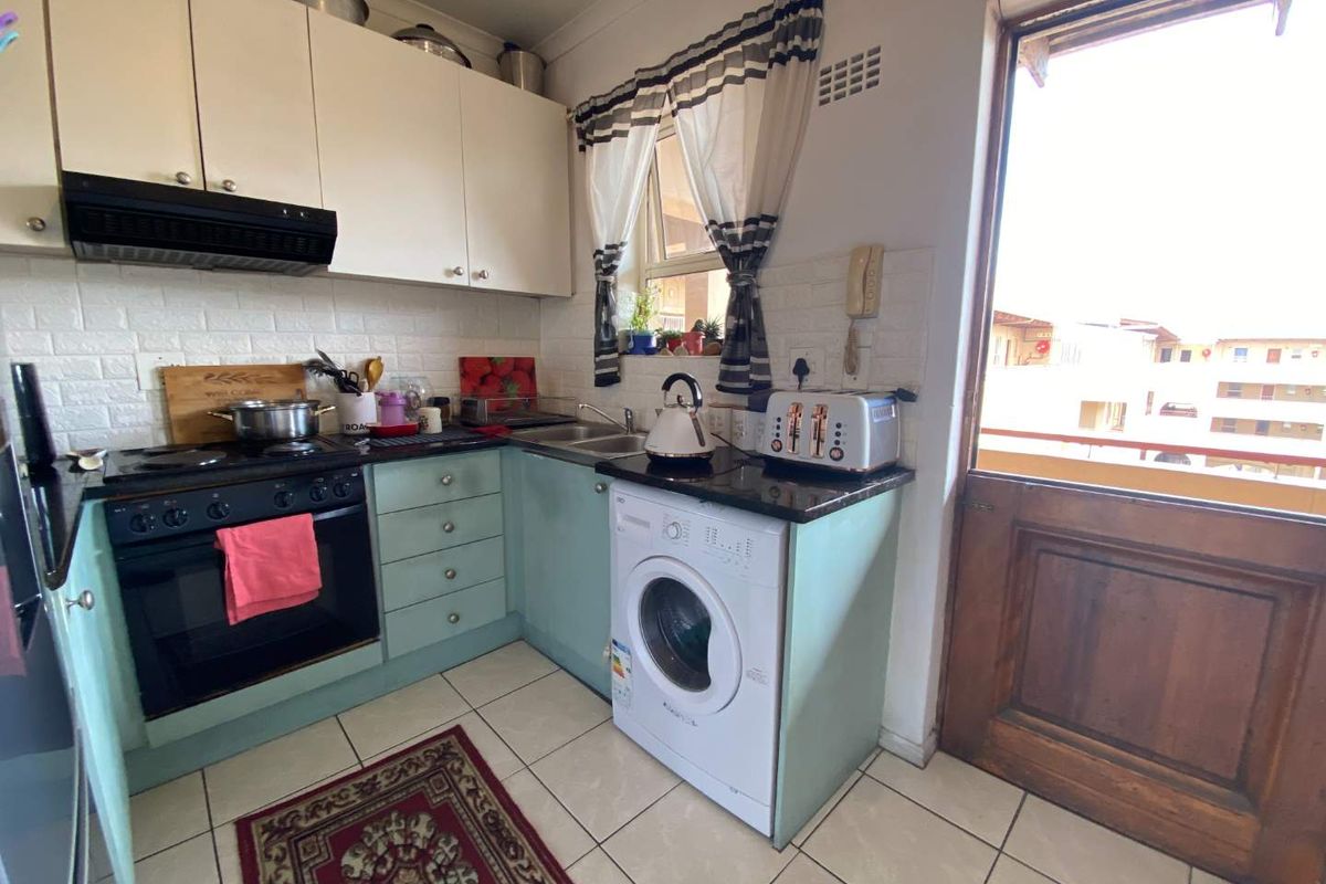 Charming North-Facing Top Floor Apartment in Rabat Village - Photo 4