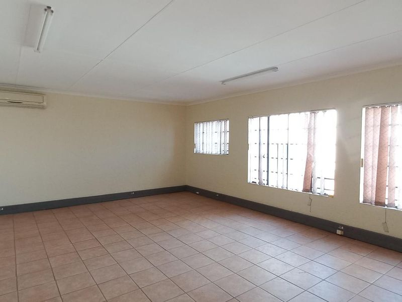 990m2 Boksburg East Warehouse To Let - Photo 10