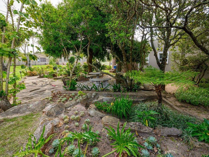 EXECUTIVE HOME FOR SALE IN BEVERLEY GROVE - Photo 7