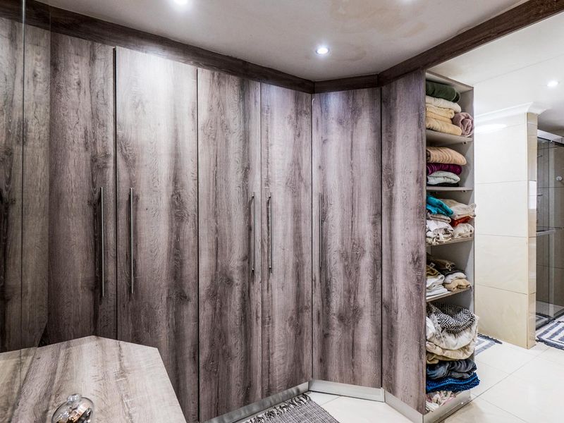 Modern pet friendly simplex - Photo 10