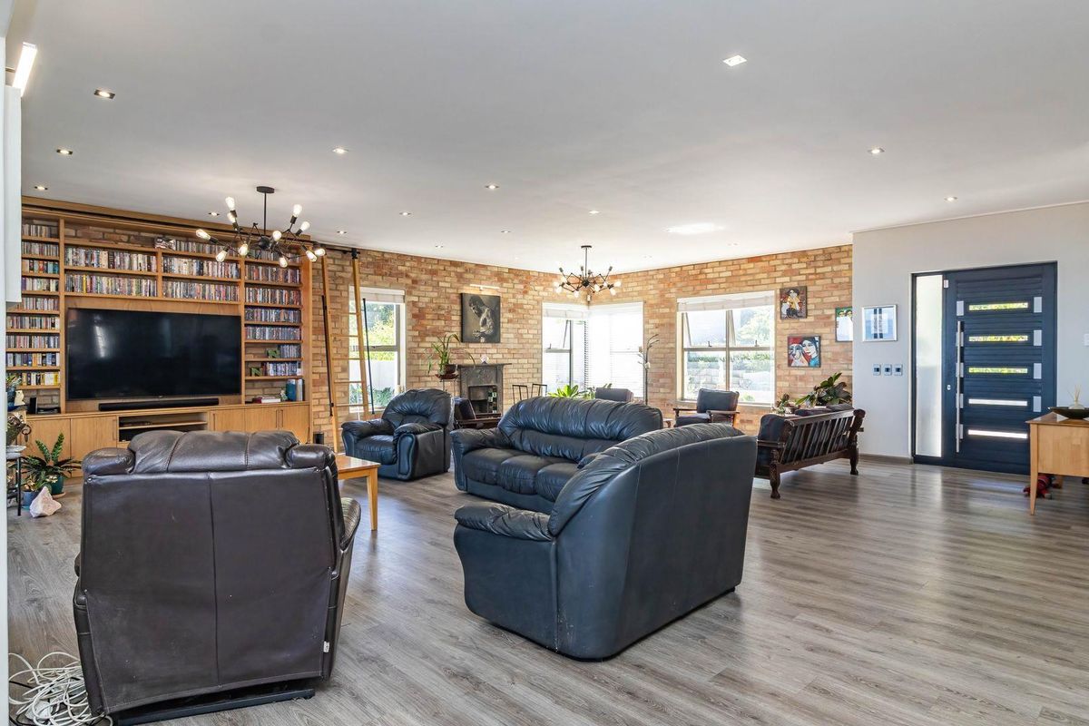 Breathtaking views, timeless elegance and Peaceful atmosphere - Photo 3