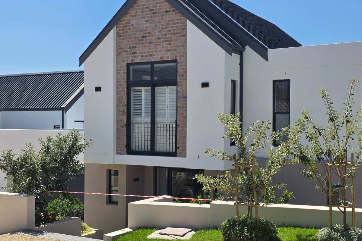 No Transfer Duty! Just move in! - Photo 2