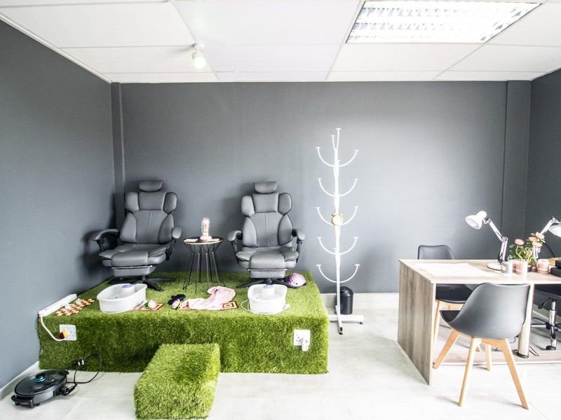 Wheelchair-Accessible Office with Lift & Secure Parking – Ballito Central - Photo 5