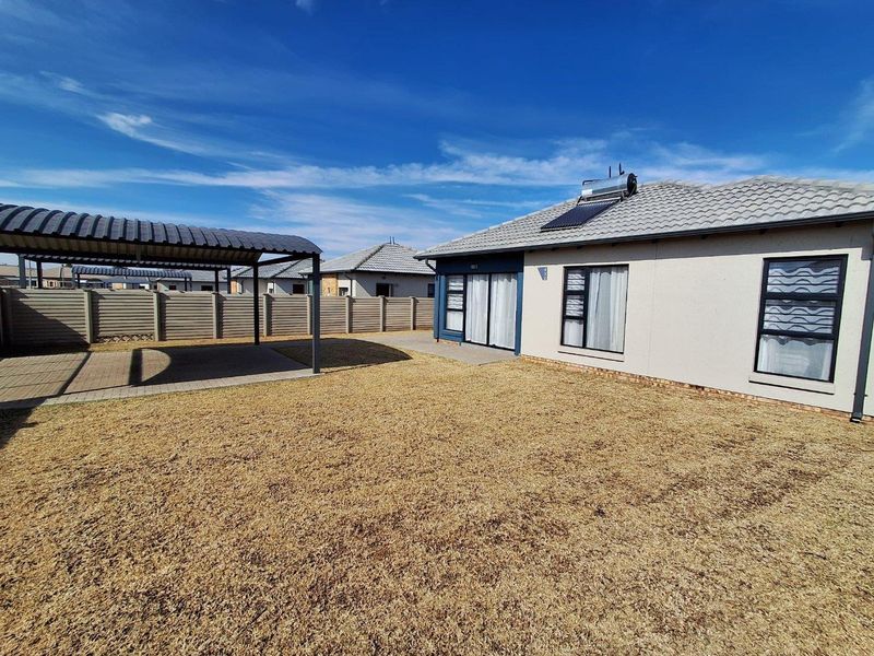 Affordable 3 Bedroom Full Title Home in Secure Complex - Photo 9