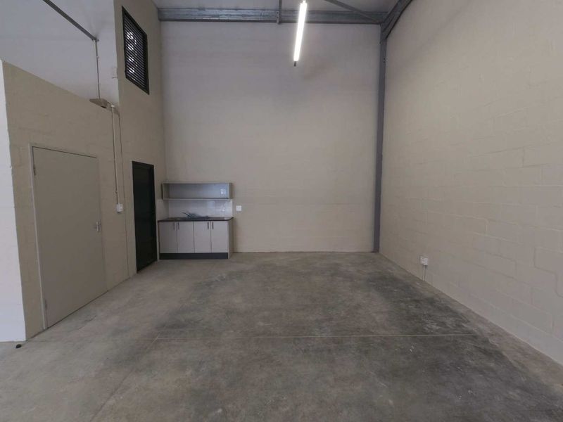 115sqm Warehouse space to let - Montague Gardens - Photo 9