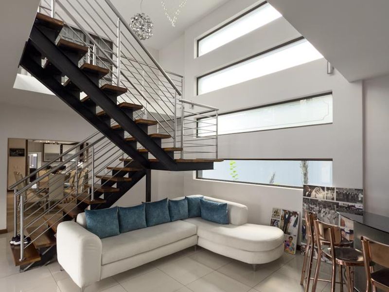 Grand Private Cul-de-Sac Residence with Exceptional Dual-Living Potential - Photo 4