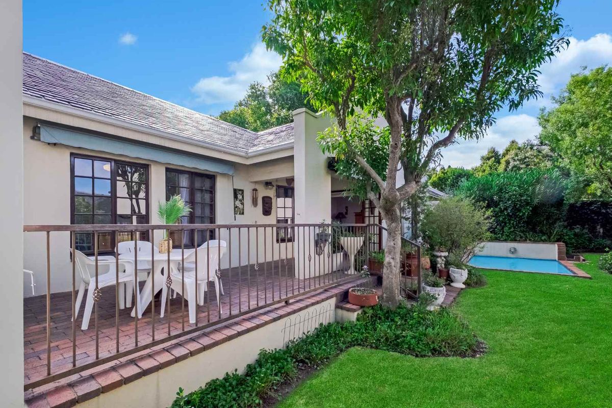 A Delightful Cluster Home In Sought After Lanzerac Situated On A Corner Stand - Photo 2