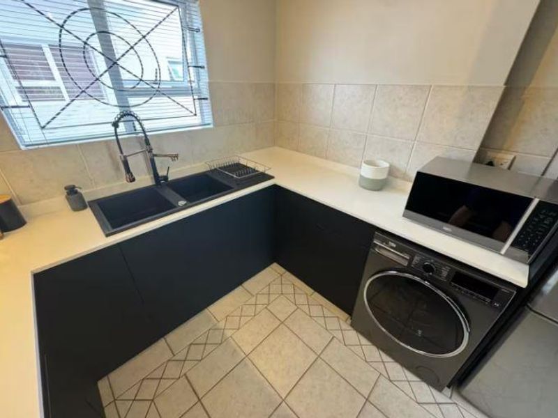 Investing or buying your first home? This first floor apartment is for you! - Photo 6