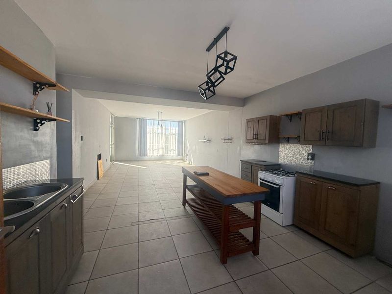 Spacious 3-Bedroom Apartment – 140sqm | Secure | Immediate Occupation - Photo 7