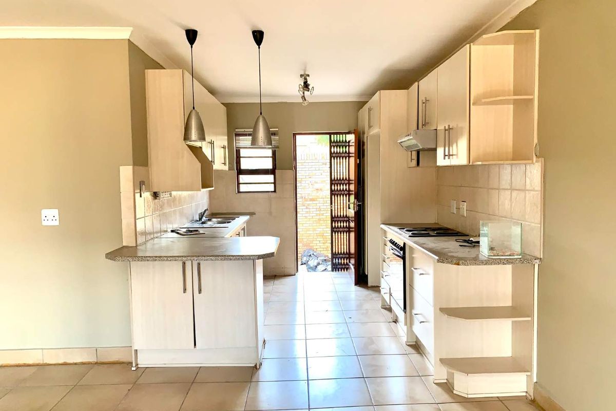 Beautiful, Fresh & Cozy Ground Floor Townhouse – Northern Bloemfontein - Photo 5