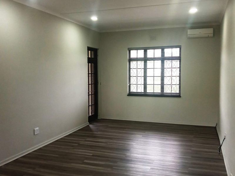 Flexible 75m2 Office / Retail Space to Rent - Photo 5