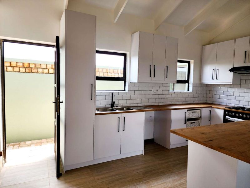 La Rochelle is brand new townhouse development in Hentiesbay. - Photo 3