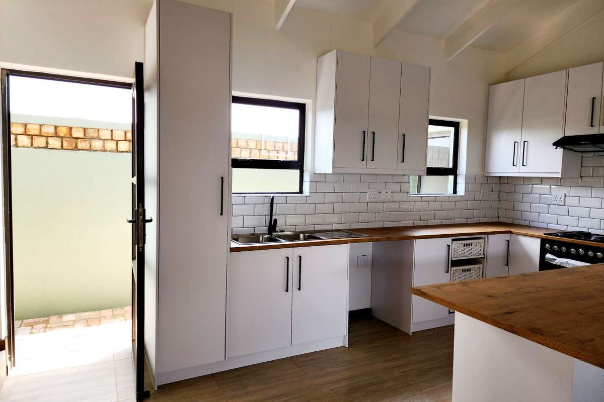 La Rochelle is brand new townhouse development in Hentiesbay. - Photo 3