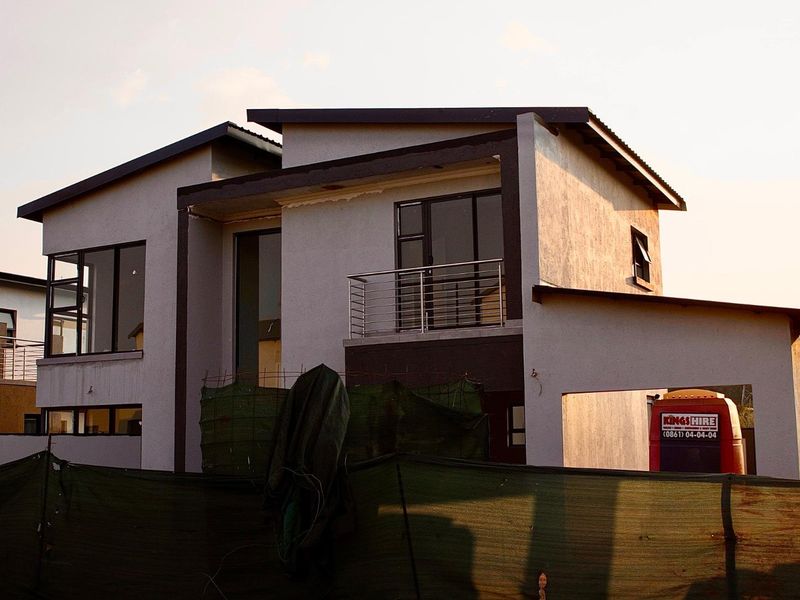 Newly Built Estate Home - Photo 6