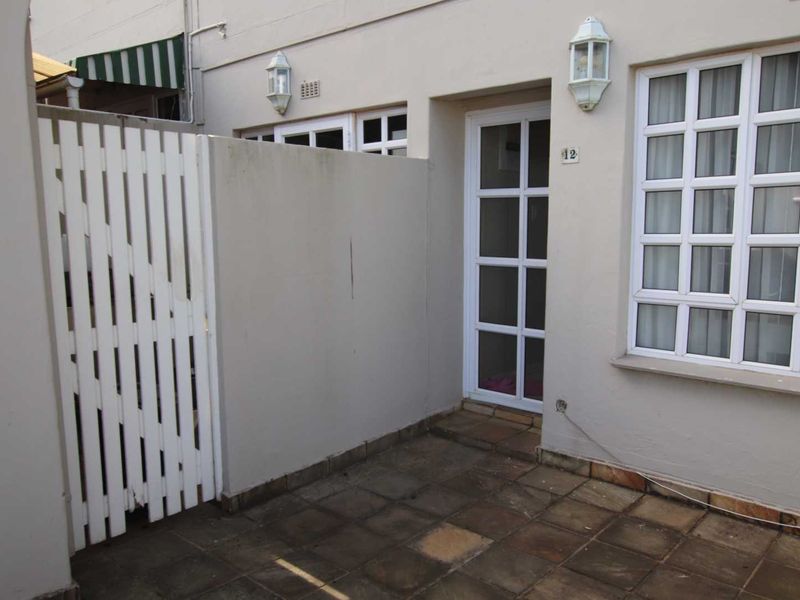 3 Bedroom 2 bathroom townhouse for sale in upper Sunningdale - Photo 3