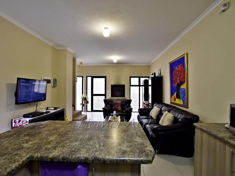 Hermes, Walvis Bay:  Very neat 3 Bedr Townhouse for sale - Photo 5