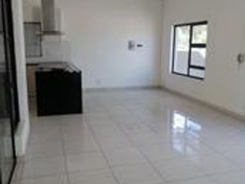 Townhouse For Sale in Okahandja - Photo 4