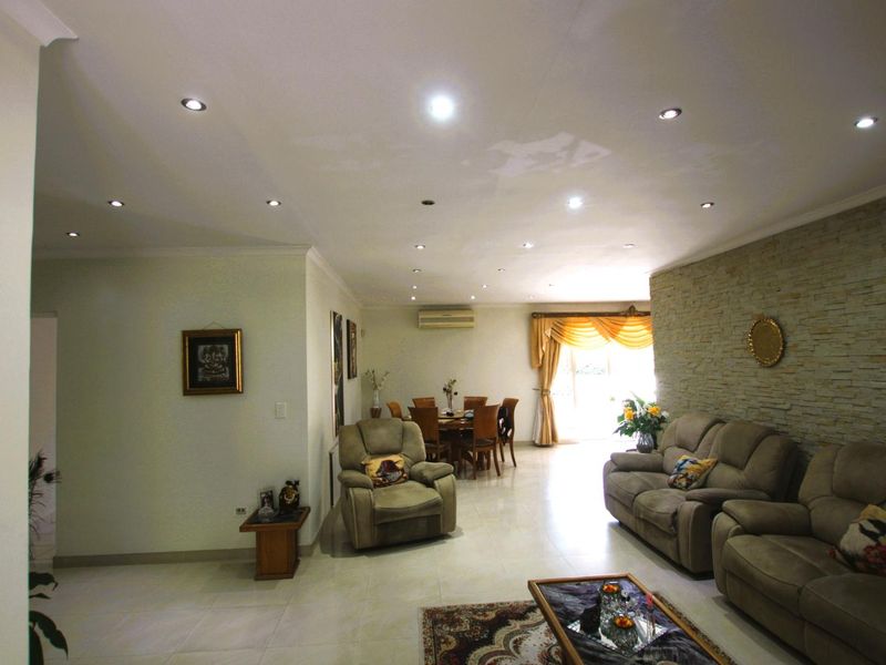 Beautiful Home Cowies Estate - Photo 7