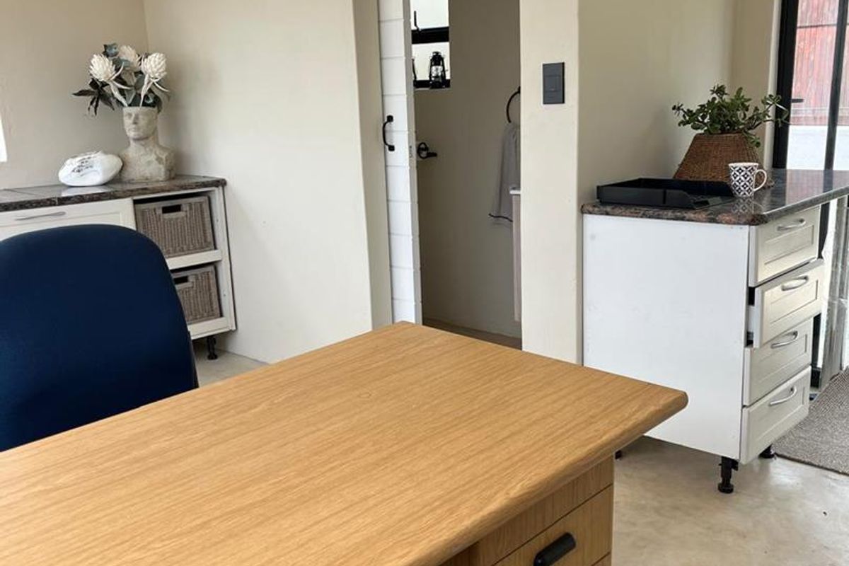 FURNISHED OFFICE FOR RENTAL IN MORELETA PARK - Photo 3