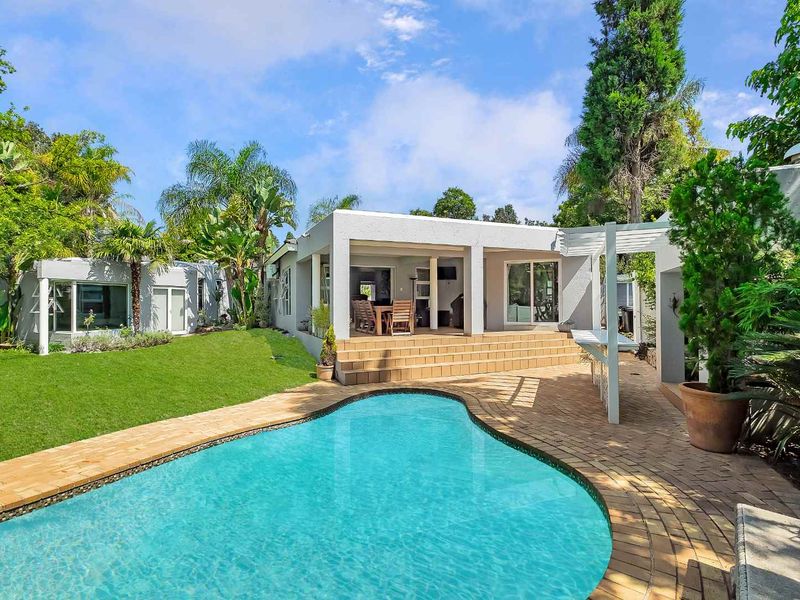 OPEN PLAN 5 BEDROOM HOME IN FOURWAYS GARDENS LIFESTYLE ESTATE - Photo 2