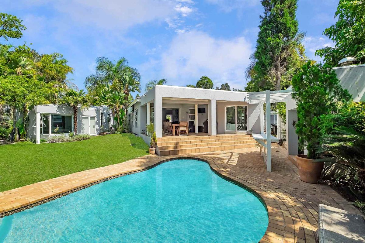 OPEN PLAN 5 BEDROOM HOME IN FOURWAYS GARDENS LIFESTYLE ESTATE - Photo 2