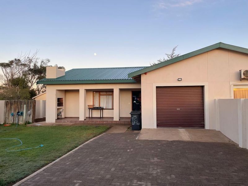 Dual Townhouse Opportunity on a Single Erf, Space, Comfort & Potential! - Photo 4