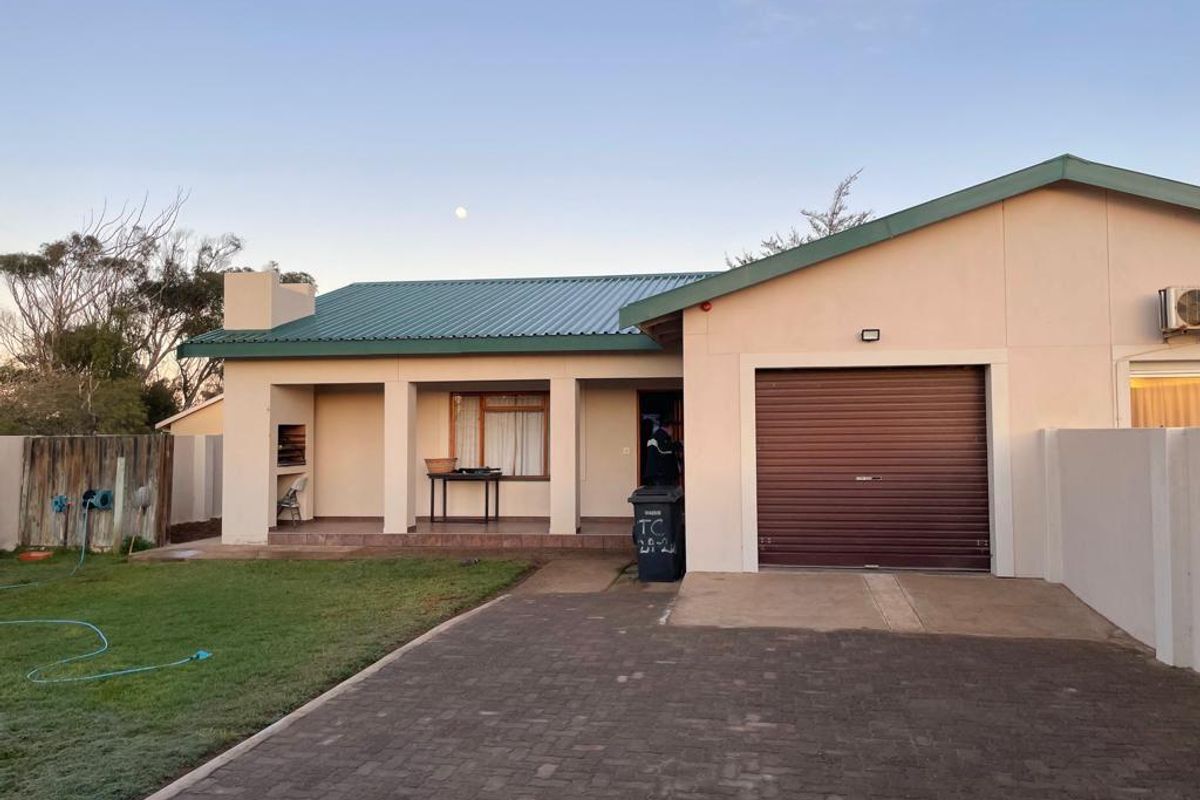 Dual Townhouse Opportunity on a Single Erf, Space, Comfort & Potential! - Photo 4