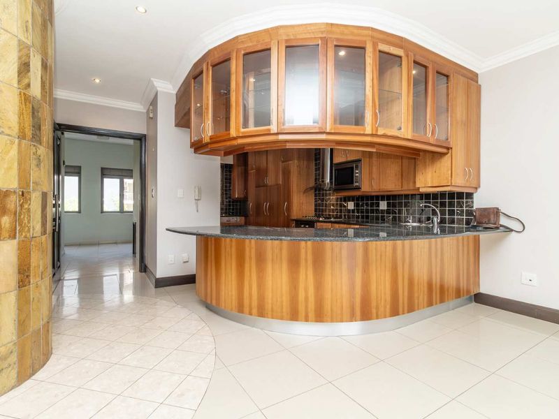 STUPENDUS 2 BEDROOM APARTMENT IN THE ICONIC AMAZONAS FOR SALE - Photo 9