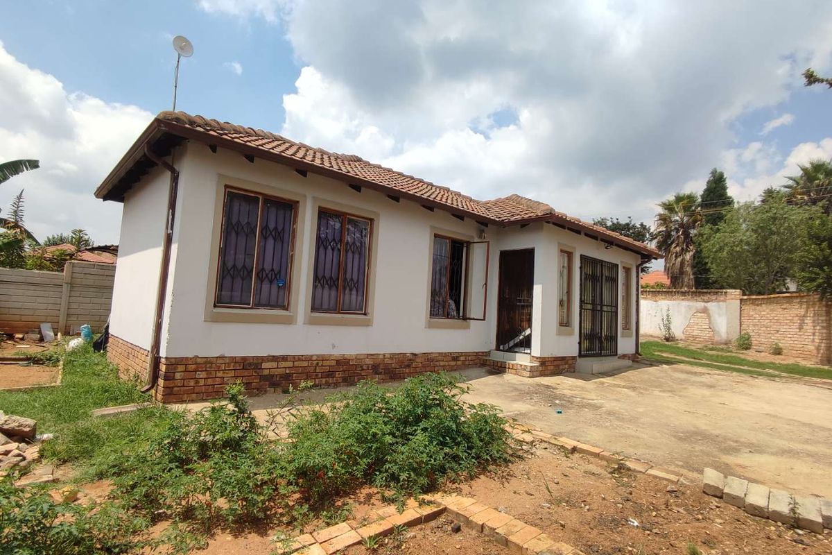 3 Bedroom House for Sale in Cosmo City - Photo 3