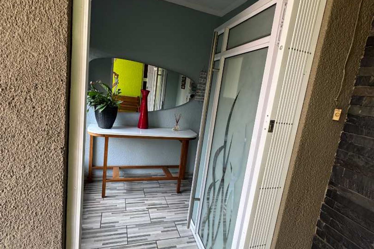 Large Family Home for Sale - Photo 4