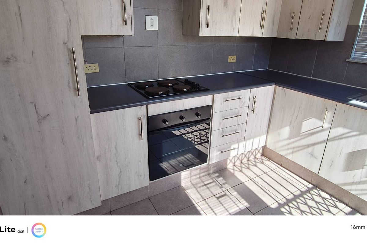 Pet Friendly Simplex for sale in Brackenhurst - Photo 4