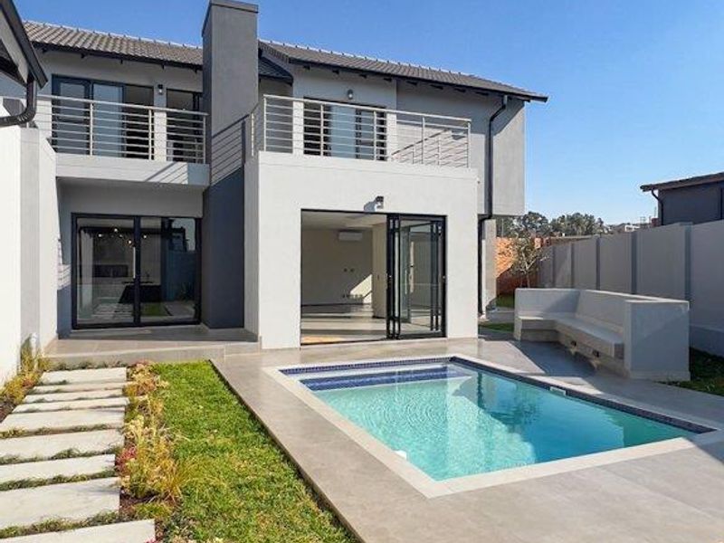 Designed Around Family. Built for Entertaining. - Photo 8