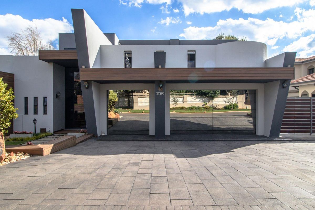 Waterfront Elegance in Ebotse: Your Dream Home Awaits! - Photo 2