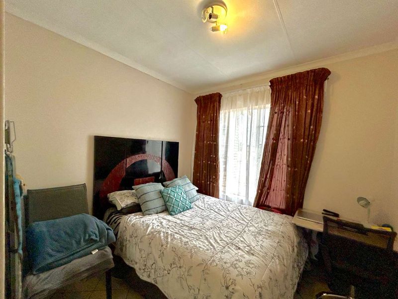 Stunning 2-Bedroom Apartment with Private Balcony in Stone Ridge - Photo 10