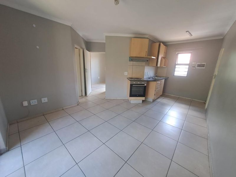 Ground Floor Modern Townhouse - Photo 2