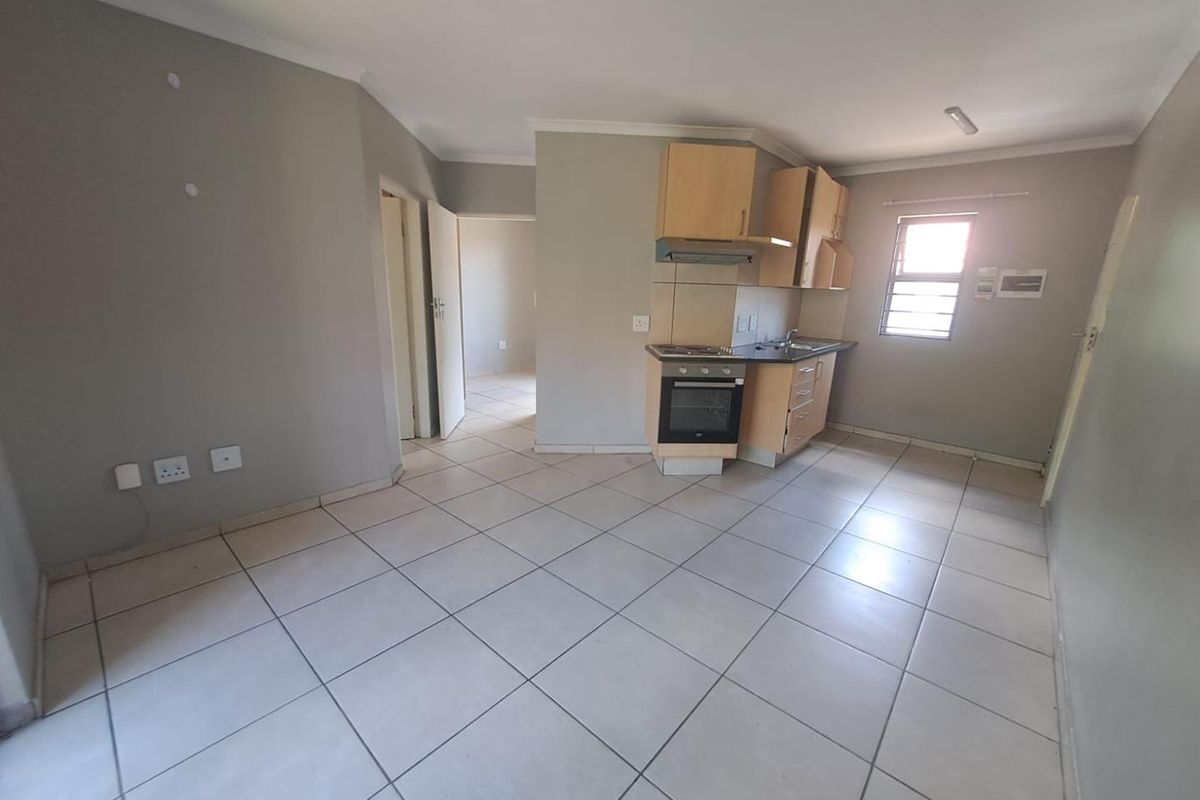 Ground Floor Modern Townhouse - Photo 2