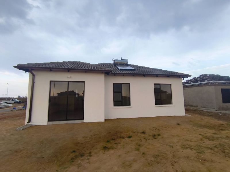 Elegant 3 Bedroom Tuscan Home for Sale in Windmill Park Secure Estate - Photo 6