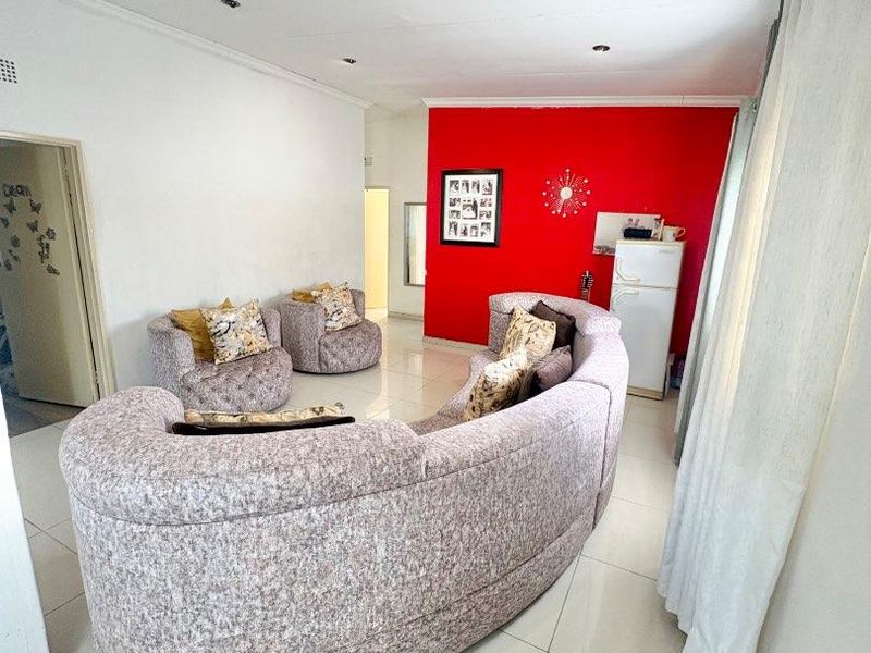 3 Bedrooms House For Sale in Khomasdal - Photo 6