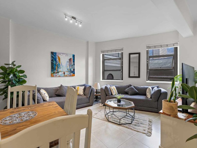 Fully Furnished, Fully Functional, Fully Lettable - Photo 2