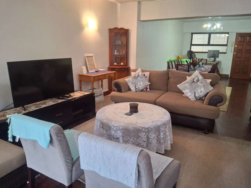 A CHARMING THREE BEDROOM GARDEN APARTMENT - Photo 7