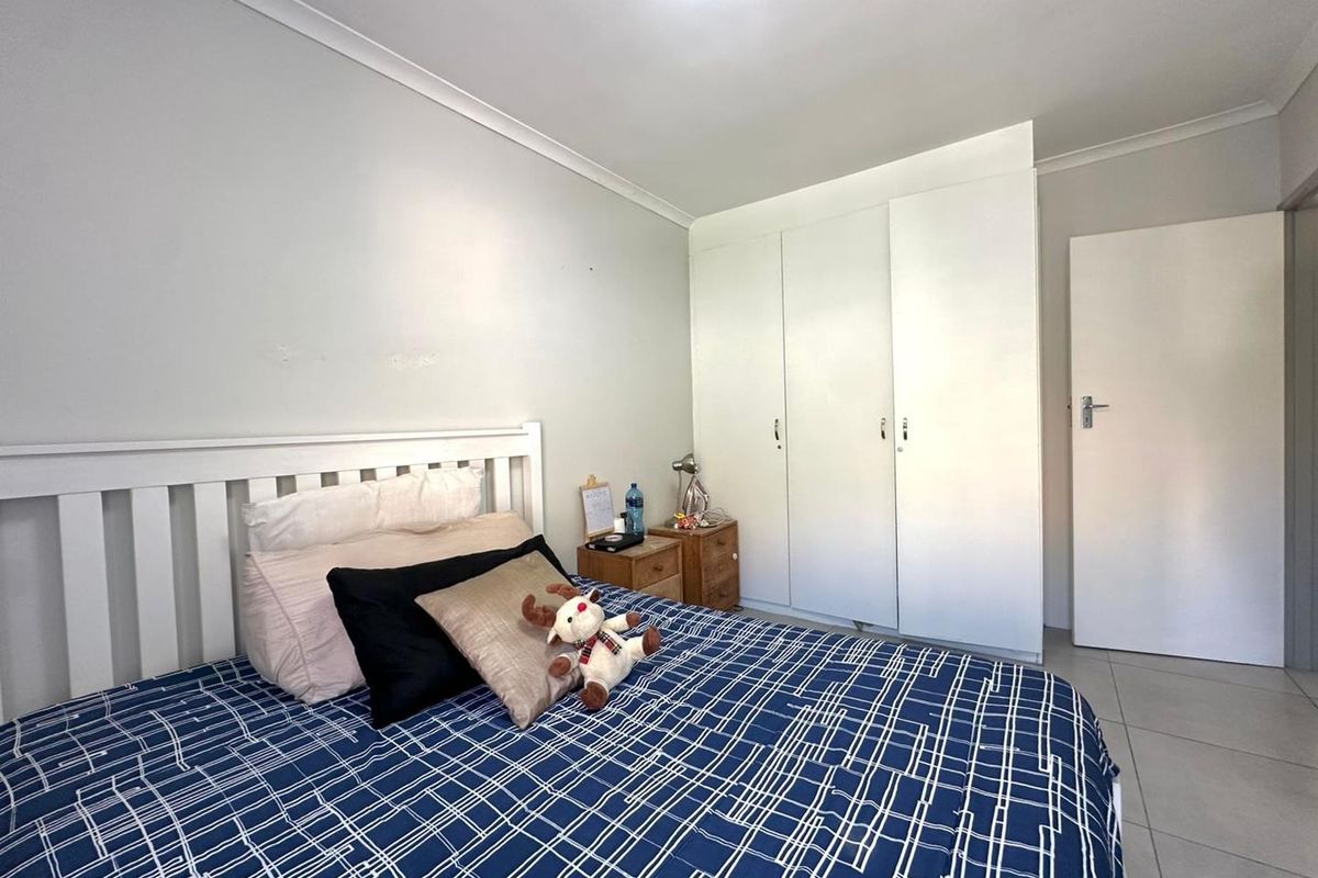Sunny Upper-Level Townhouse with Mountain Views in Secure Lakeside Complex - Photo 4